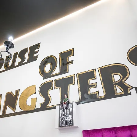 Hause Of Gangs Lejlighed